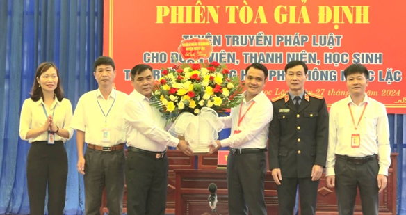 Học sinh THPT trải nghiệm phiên tòa giả định xét xử vụ án hình sự -0