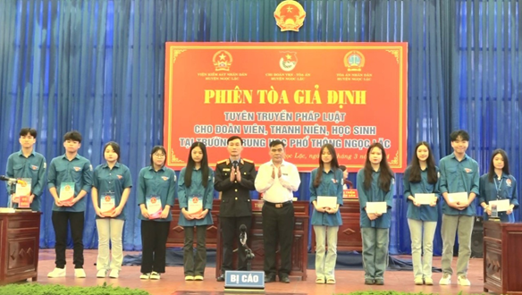Học sinh THPT trải nghiệm phiên tòa giả định xét xử vụ án hình sự -0