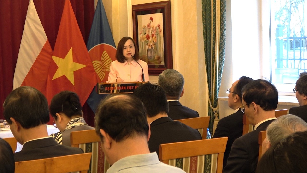 Phó Chủ tịch Quốc hội, Thượng tướng Trần Quang Phương gặp gỡ đại diện cộng đồng người Việt Nam tại Ba Lan -0