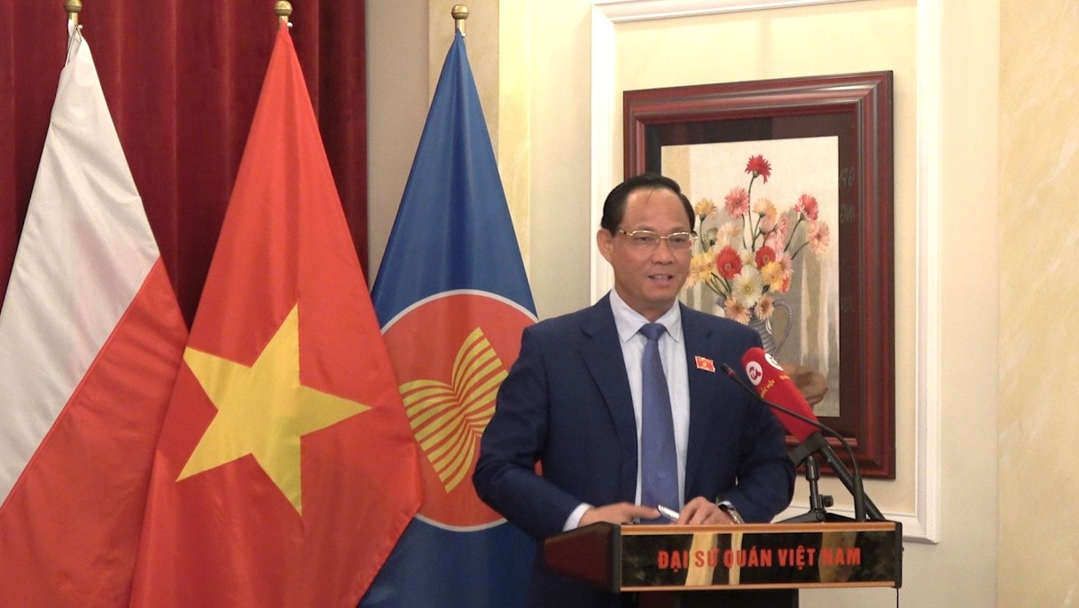 Phó Chủ tịch Quốc hội, Thượng tướng Trần Quang Phương gặp gỡ đại diện cộng đồng người Việt Nam tại Ba Lan -0