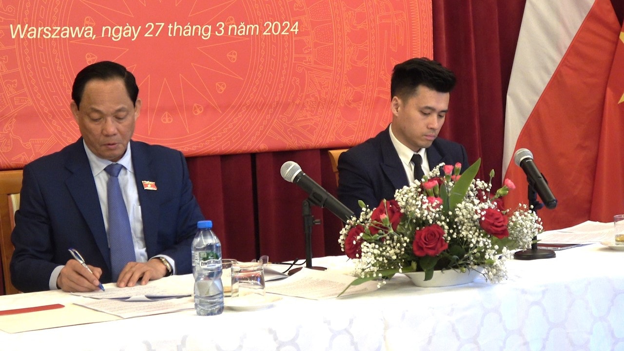 Phó Chủ tịch Quốc hội, Thượng tướng Trần Quang Phương gặp gỡ đại diện cộng đồng người Việt Nam tại Ba Lan -0