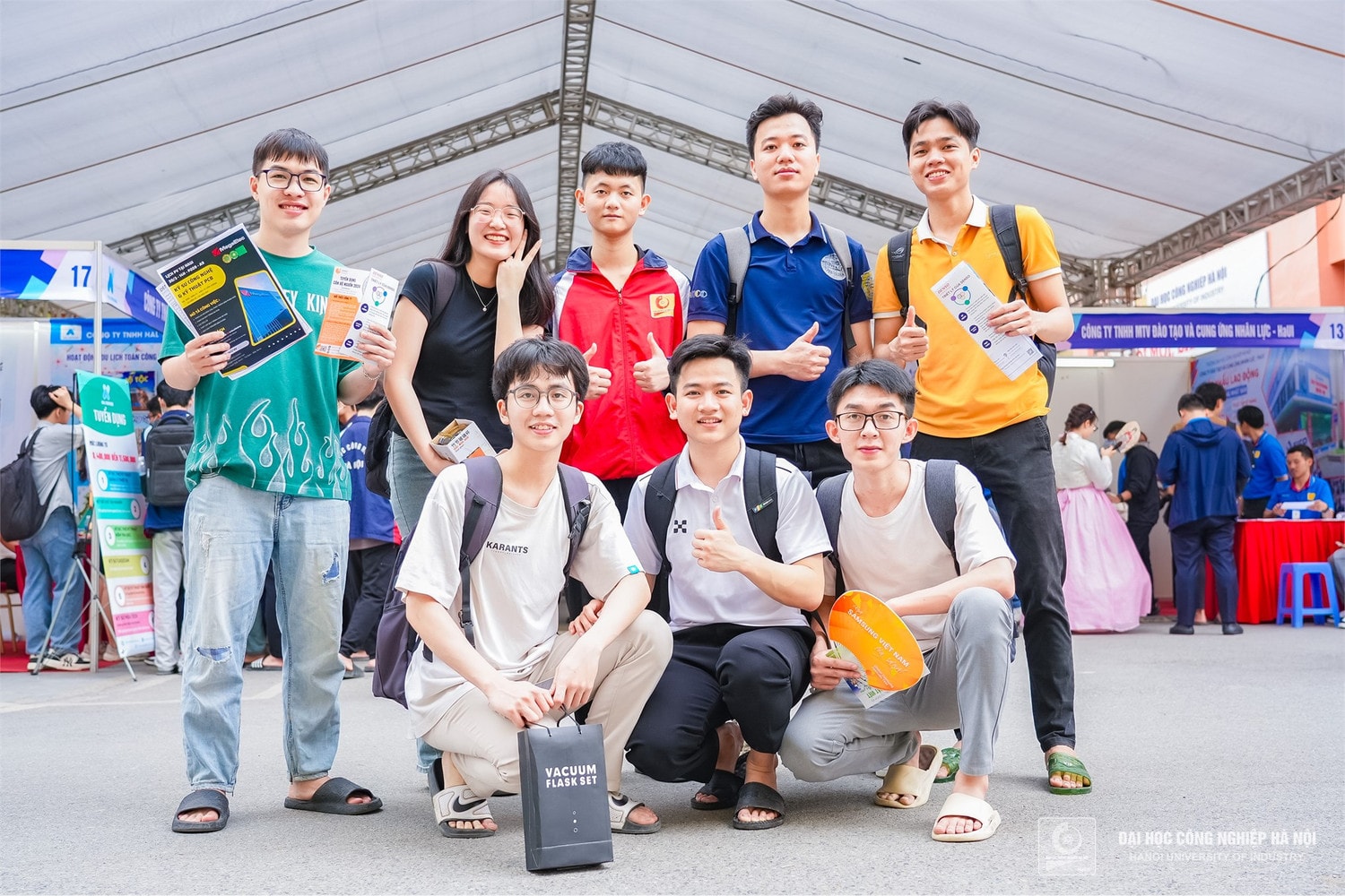Hơn 7.000 cơ hội việc làm cho sinh viên tại Ngày hội việc làm của Trường Công nghiệp Hà Nội -0