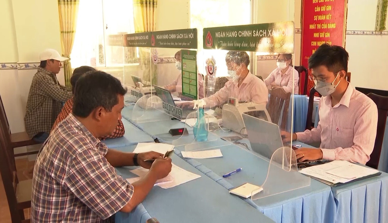 NHCSXH sẵn sàng nguồn lực đáp ứng nhu cầu vay vốn cho các đối tượng vừa chấp hành xong án phạt tù. Ảnh: Bạc Liêu