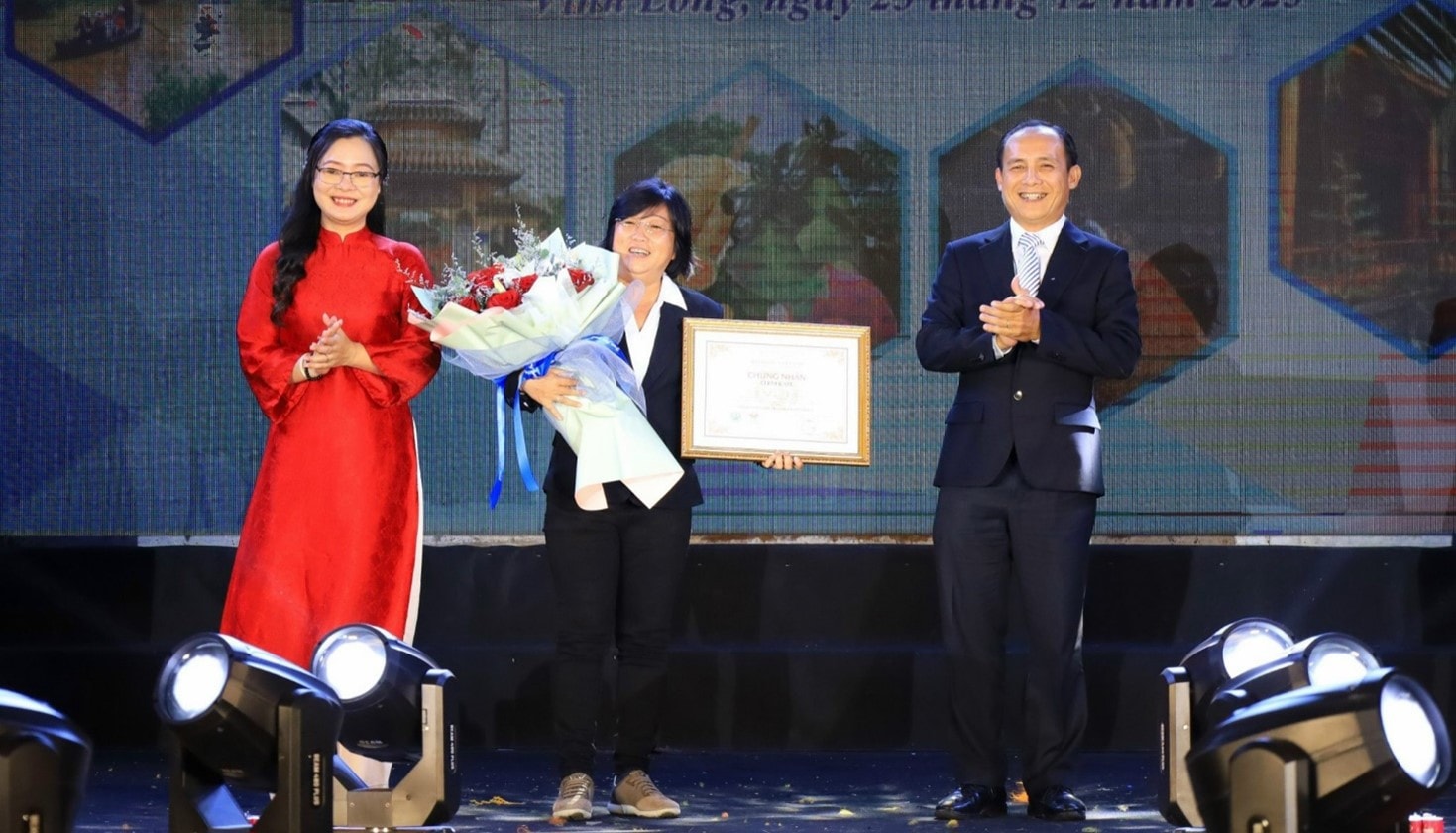 Ngôi nhà dừa 