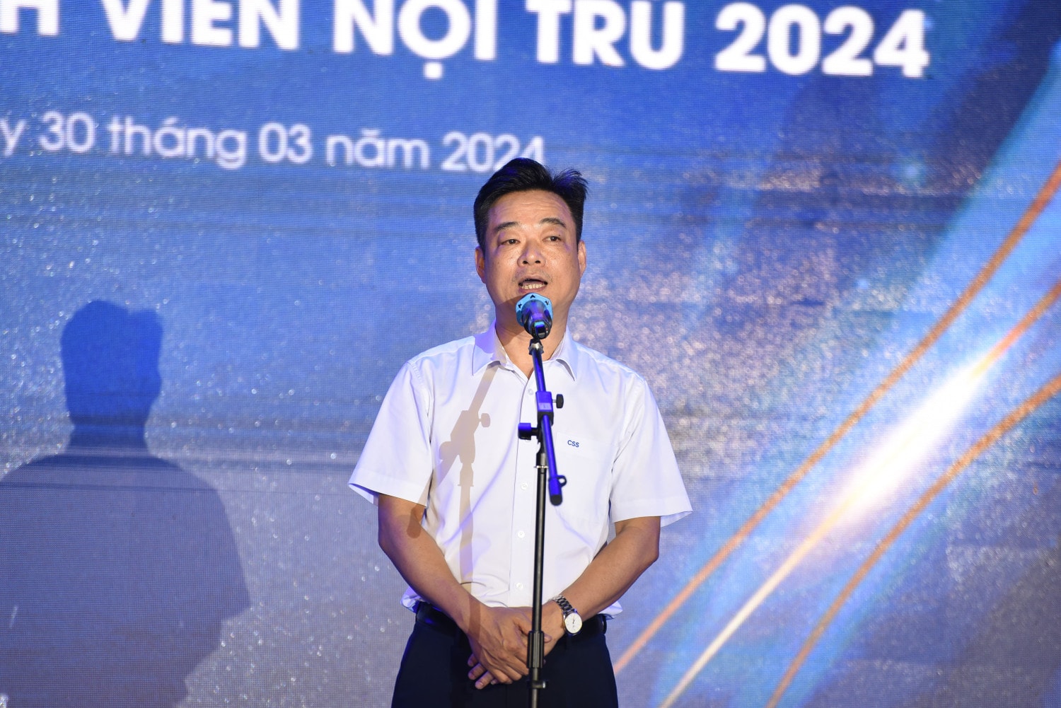 Phó Giám đốc Trung tâm Hỗ trợ sinh viên Đại học Quốc gia Hà Nội Trần Danh Lực phát biểu khai mạc Hội thi (Ảnh: Xuân Quý) Sôi nổi, đầy cảm xúc trong đêm chung kết Hội thi Tài năng học sinh, sinh viên nội trú năm 2024 -0