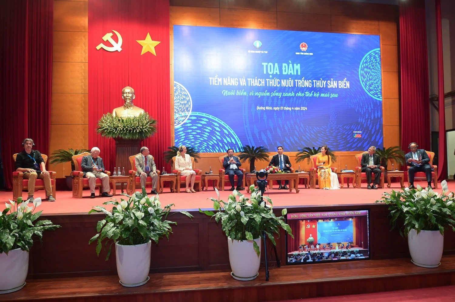 Bộ trưởng Lê Minh Hoan chủ trì buổi Tọa đàm Tiềm năng và thách thức nuôi trồng thủy sản biển. Ảnh: BN “Nuôi biển, vì nguồn sống xanh thế hệ mai sau” -0