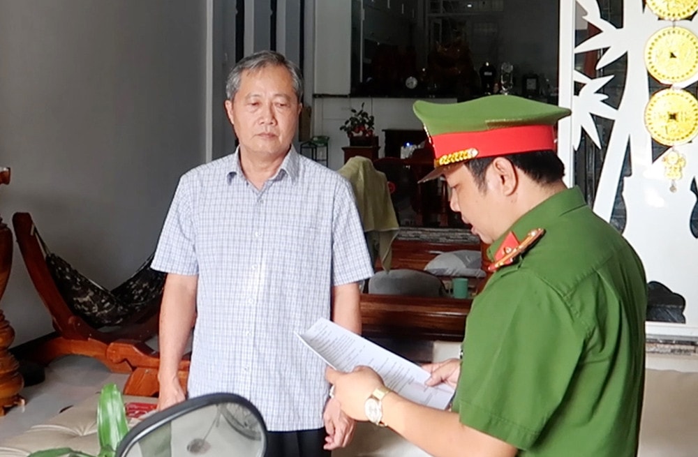 Làm hồ sơ khống cấp đất, 3 cán bộ quản lý đất đai bị bắt giam