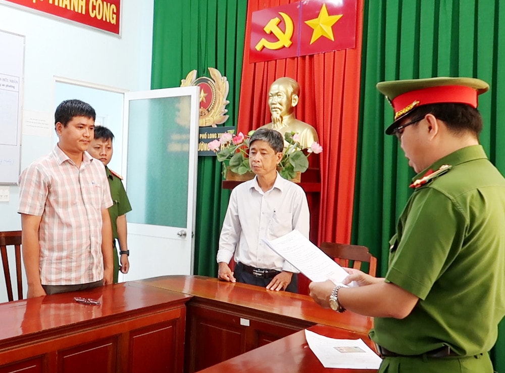 Làm hồ sơ khống cấp đất, 3 cán bộ quản lý đất đai bị bắt giam