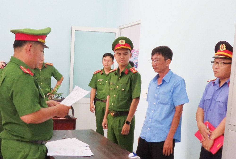 Làm hồ sơ khống cấp đất, 3 cán bộ quản lý đất đai bị bắt giam
