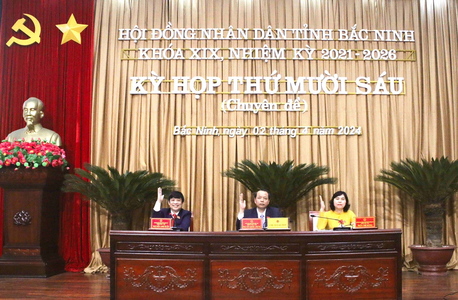 Xem xét, thông qua nhiều nội dung quan trọng, cấp thiết -0