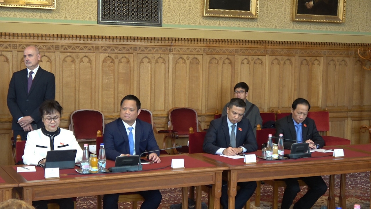Phó Chủ tịch Quốc hội Trần Quang Phương chào xã giao Chủ tịch Quốc hội Hungary