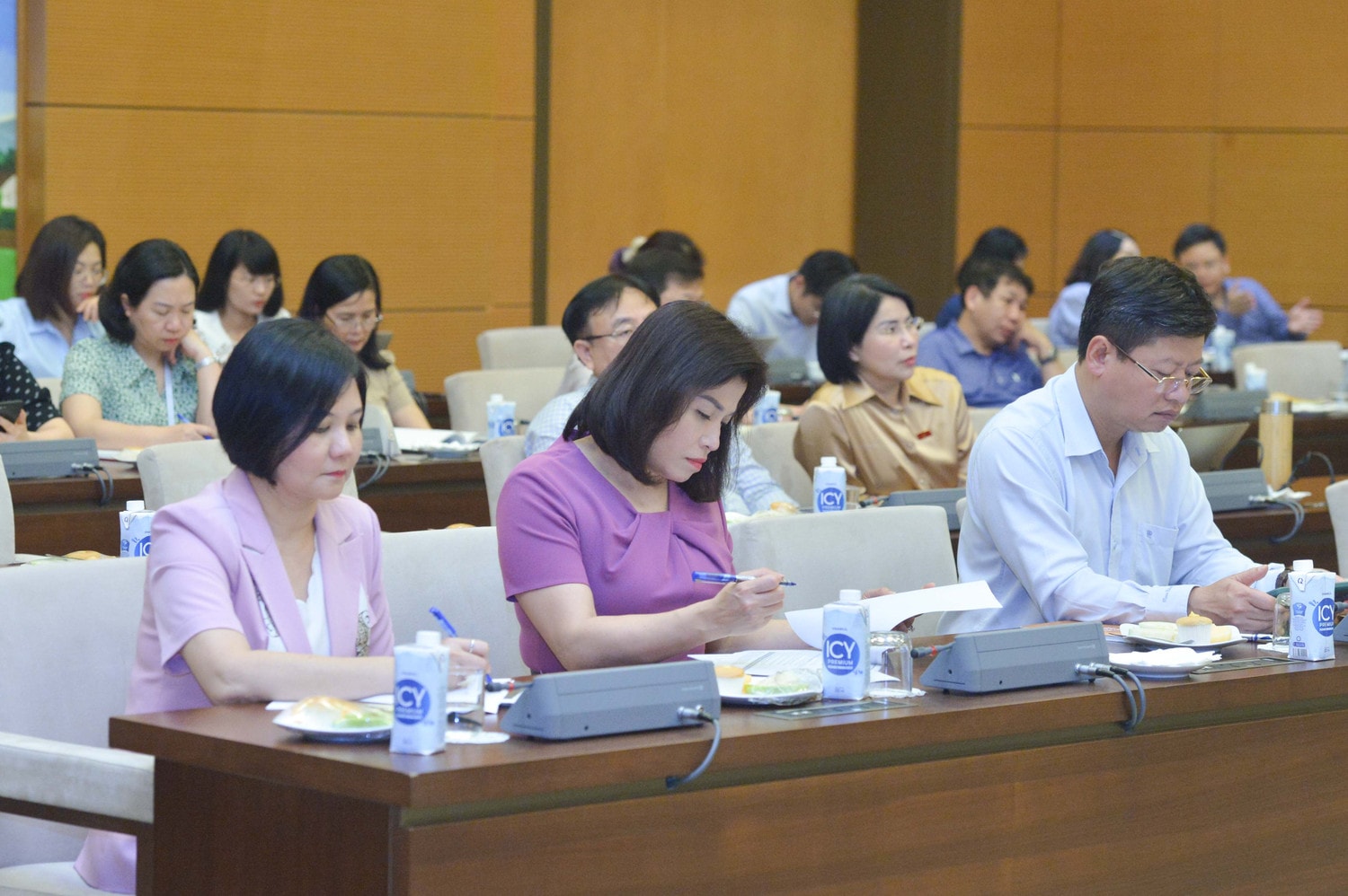 Chủ tịch Quốc hội Vương Đình Huệ chủ trì hội nghị giao ban lãnh đạo Quốc hội với các cơ quan của Quốc hội, Ủy ban Thường vụ Quốc hội