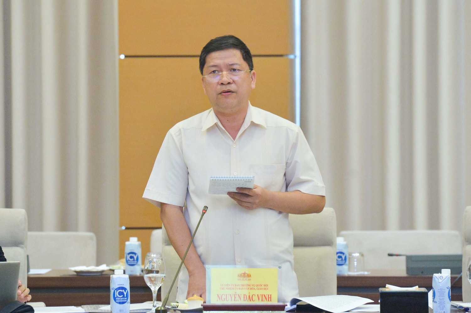 Chủ tịch Quốc hội Vương Đình Huệ chủ trì hội nghị giao ban lãnh đạo Quốc hội với các cơ quan của Quốc hội, Ủy ban Thường vụ Quốc hội