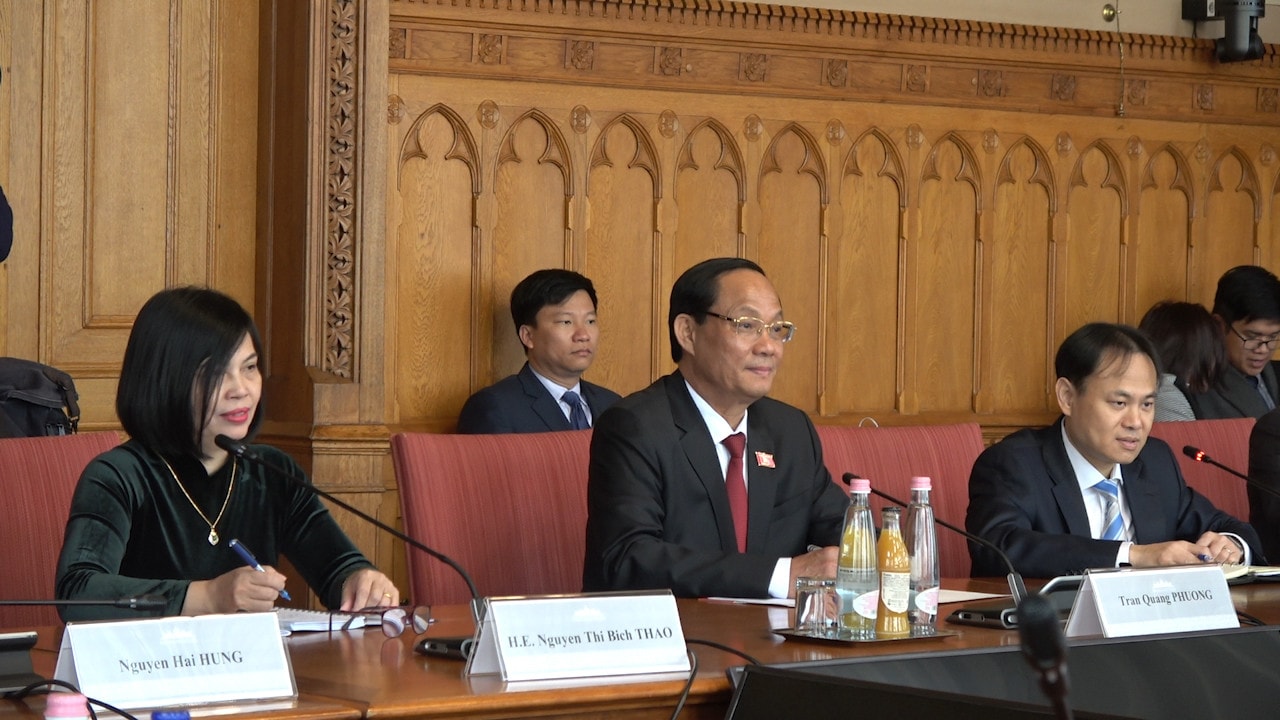 Phó Chủ tịch Quốc hội, Thượng tướng Trần Quang Phương hội đàm với Phó Chủ tịch thứ Nhất Quốc hội Hungary Márta Mátrai -0