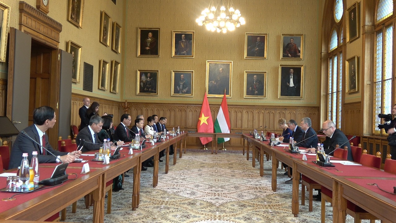 Phó Chủ tịch Quốc hội Trần Quang Phương chào xã giao Chủ tịch Quốc hội Hungary