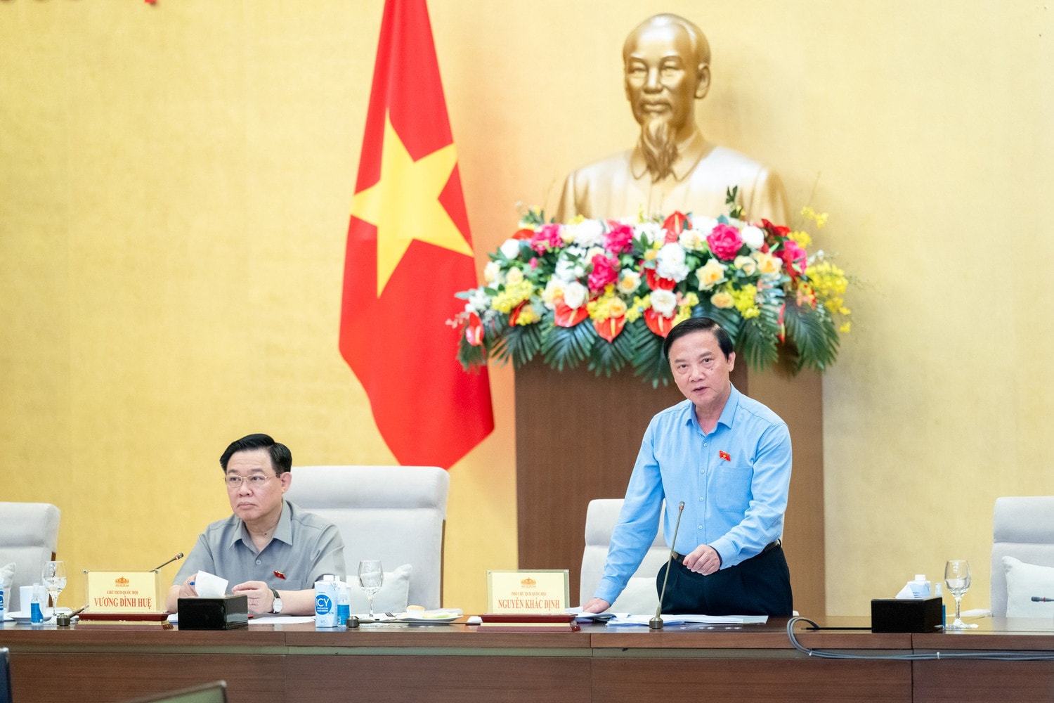 Chủ tịch Quốc hội Vương Đình Huệ chủ trì hội nghị giao ban lãnh đạo Quốc hội với các cơ quan của Quốc hội, Ủy ban Thường vụ Quốc hội