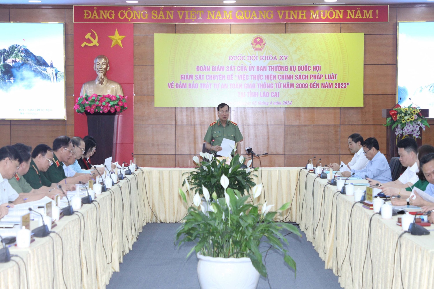 Quang cảnh cuộc làm việc