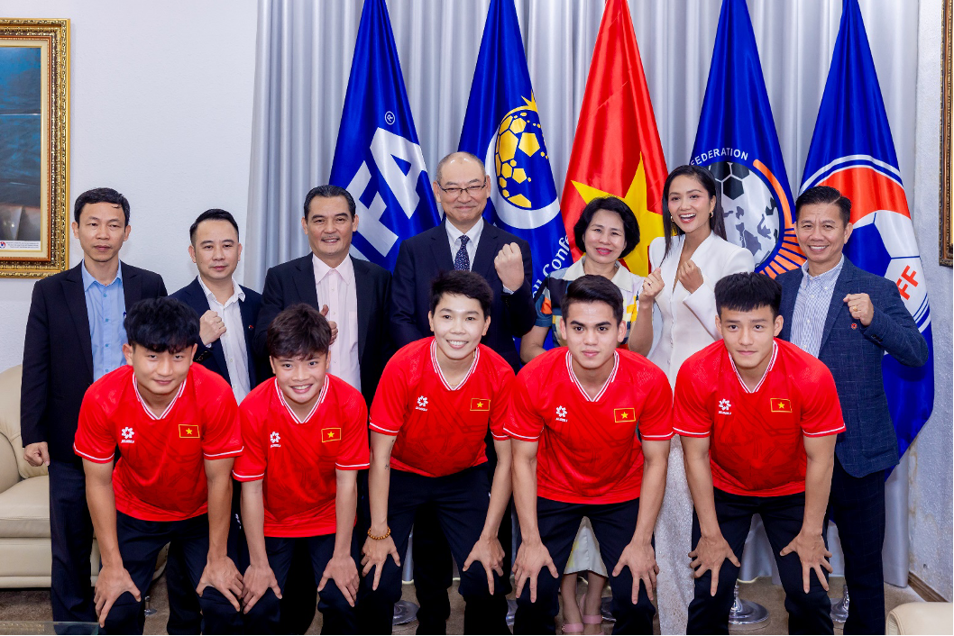 Tập đoàn dược phẩm hàng đầu của Nhật Bản chính thức là nhà tài trợ các đội tuyển bóng đá Quốc gia Việt Nam năm 2024-2027