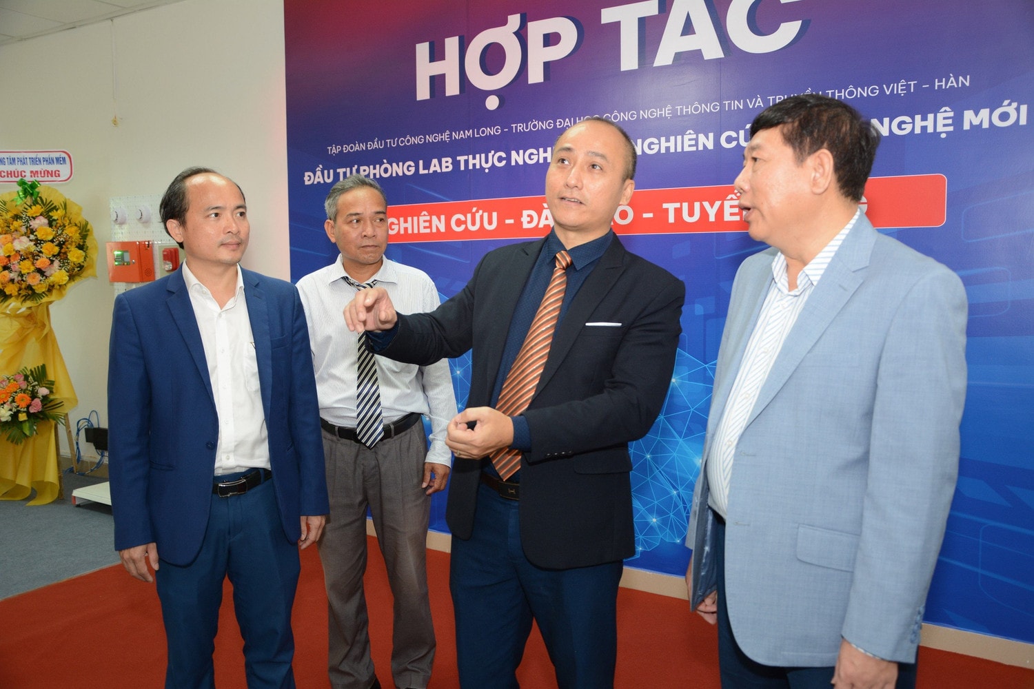 Nhà trường cùng doanh nghiệp triển khai phòng Lab thực nghiệm và nghiên cứu công nghệ -0