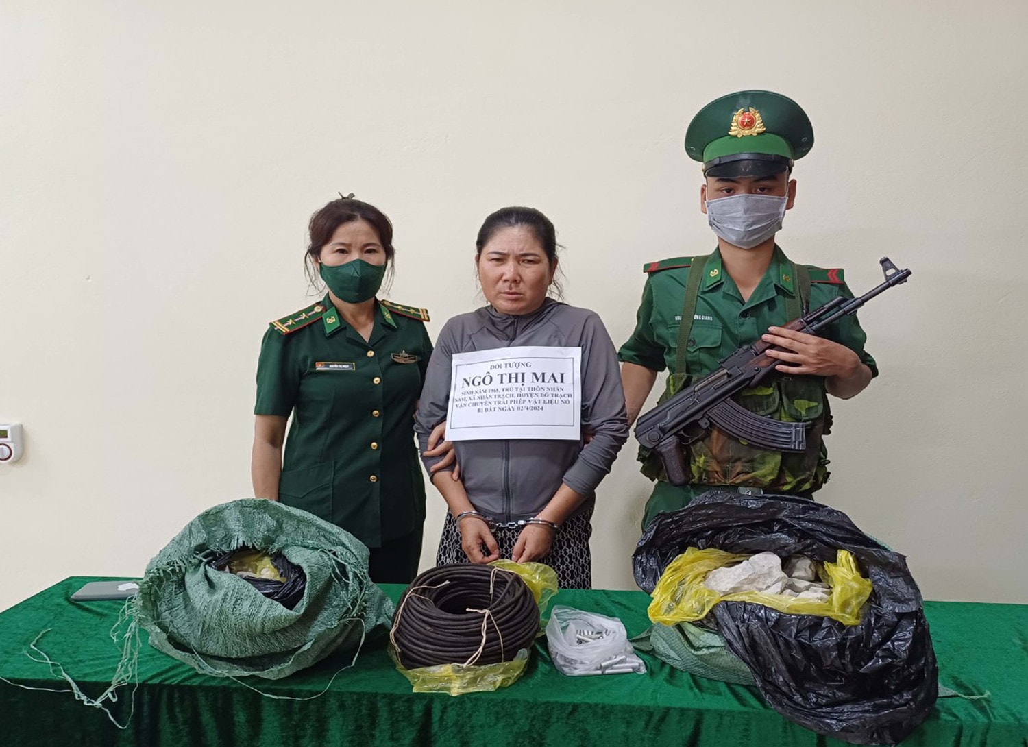 Quảng Bình: Ngăn chặn vụ vận chuyển trái phép 50kg thuốc nổ tại vùng biên giới biển -0