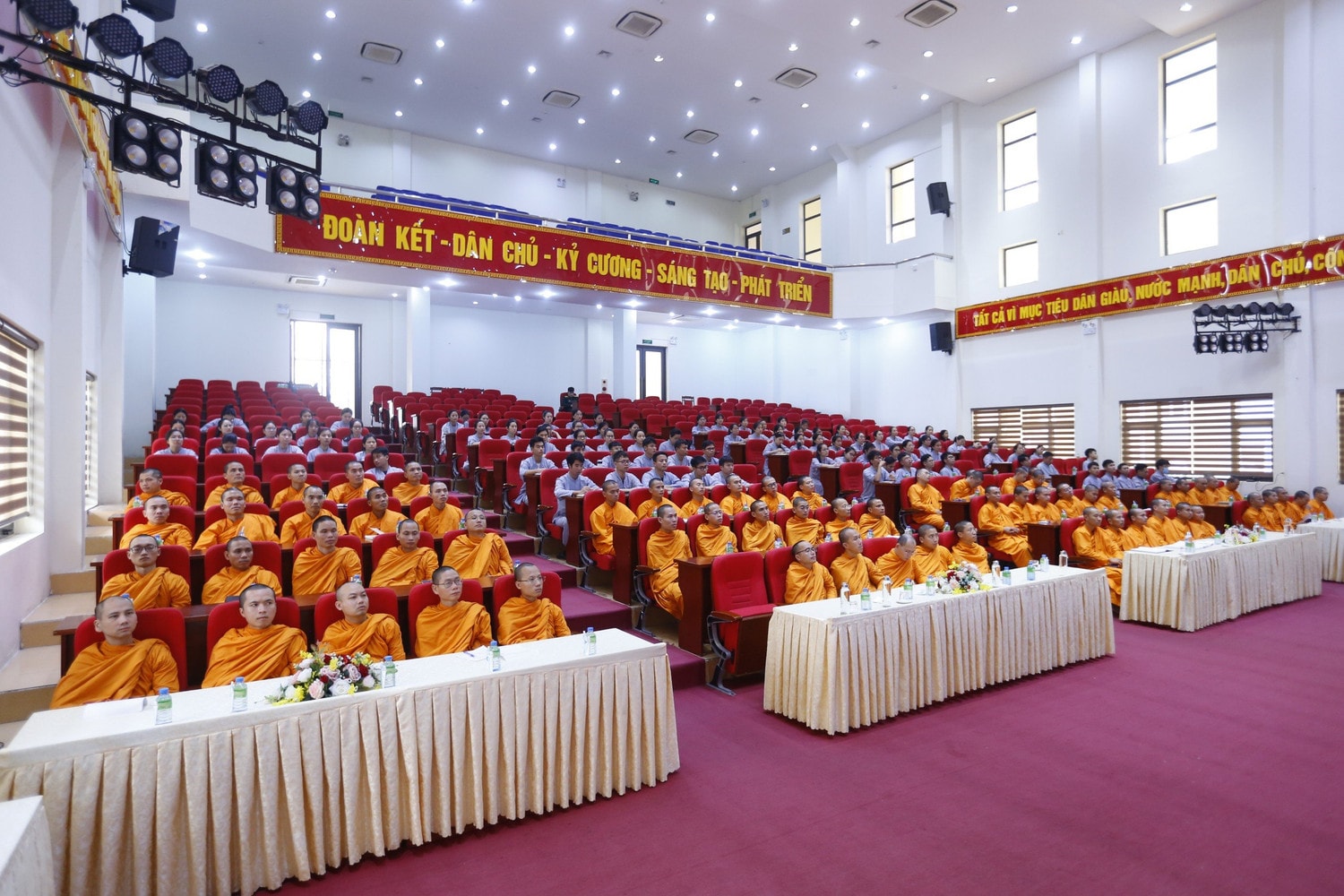 Quảng Ninh: Bồi dưỡng kiến thức giáo dục quốc phòng và an ninh cho hơn 200 chư Tăng, Phật tử TP. Uông Bí -0