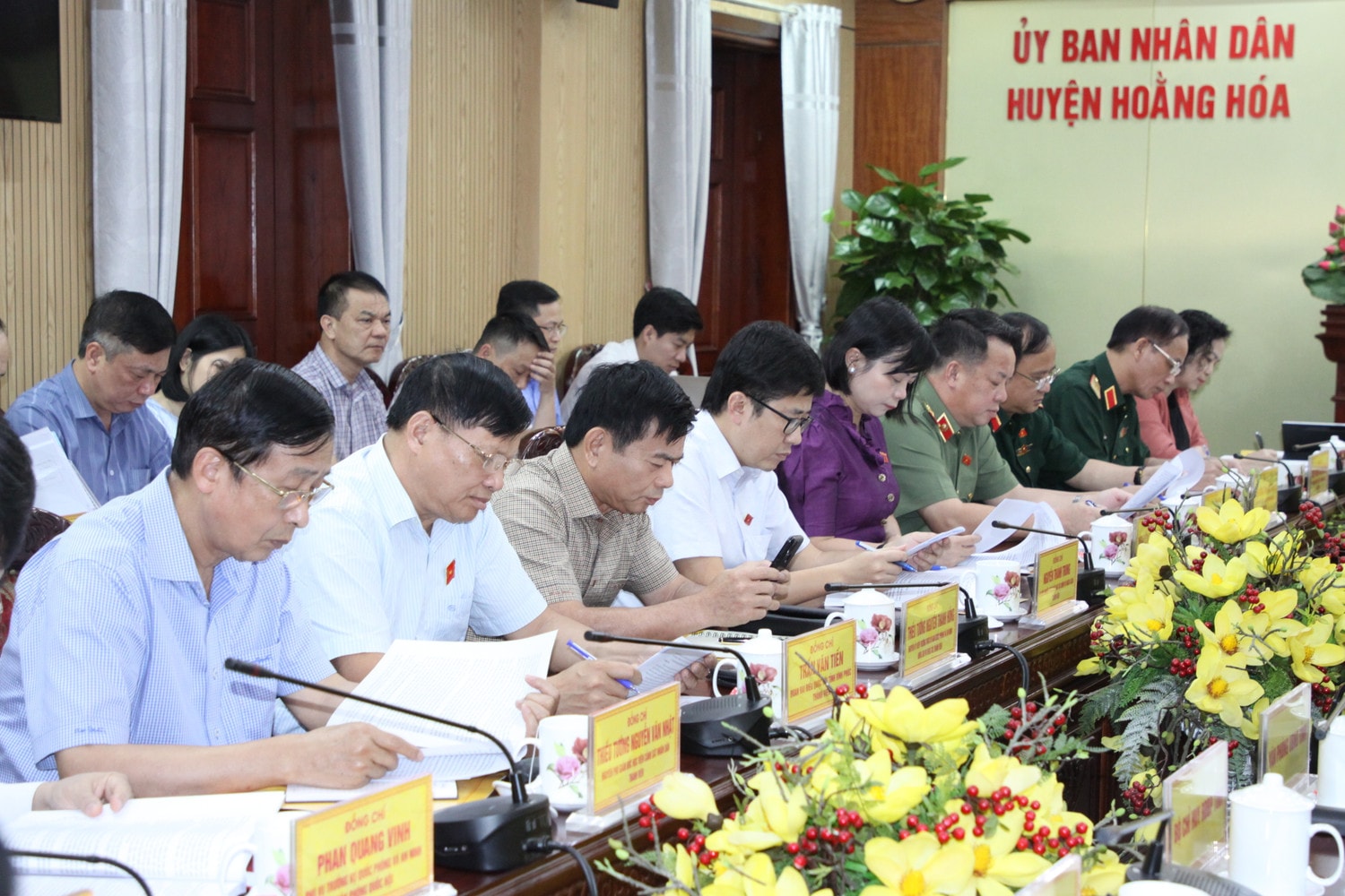 Các đại biểu tham dự cuộc làm việc