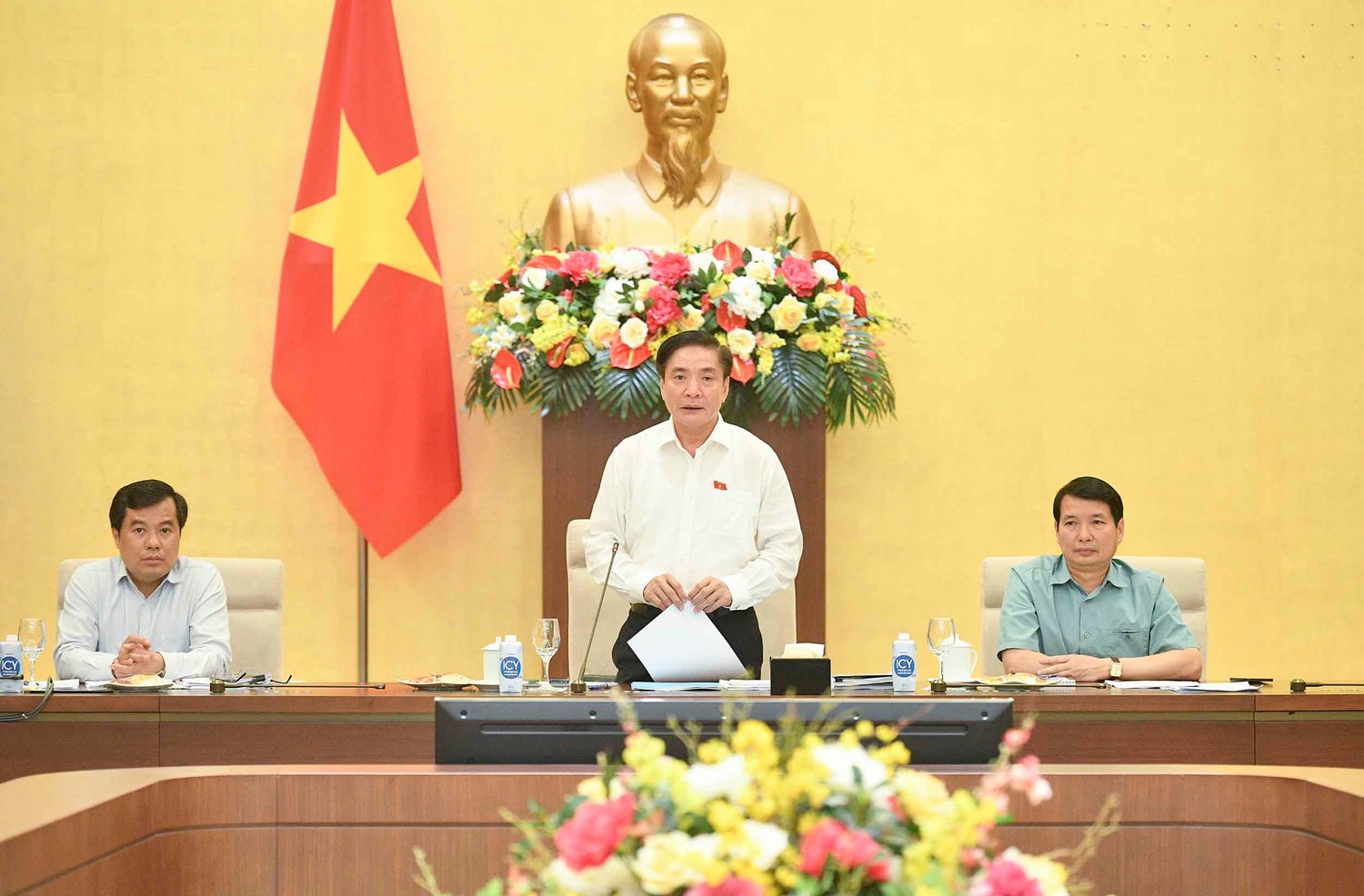 Tổng Thư ký Quốc hội, Chủ nhiệm Văn phòng Quốc hội Bùi Văn Cường chủ trì cuộc họp giao ban - ảnh: Thanh Chi