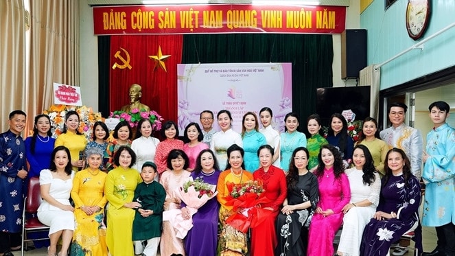 Lan tỏa vẻ đẹp, giá trị áo dài Việt ảnh 1