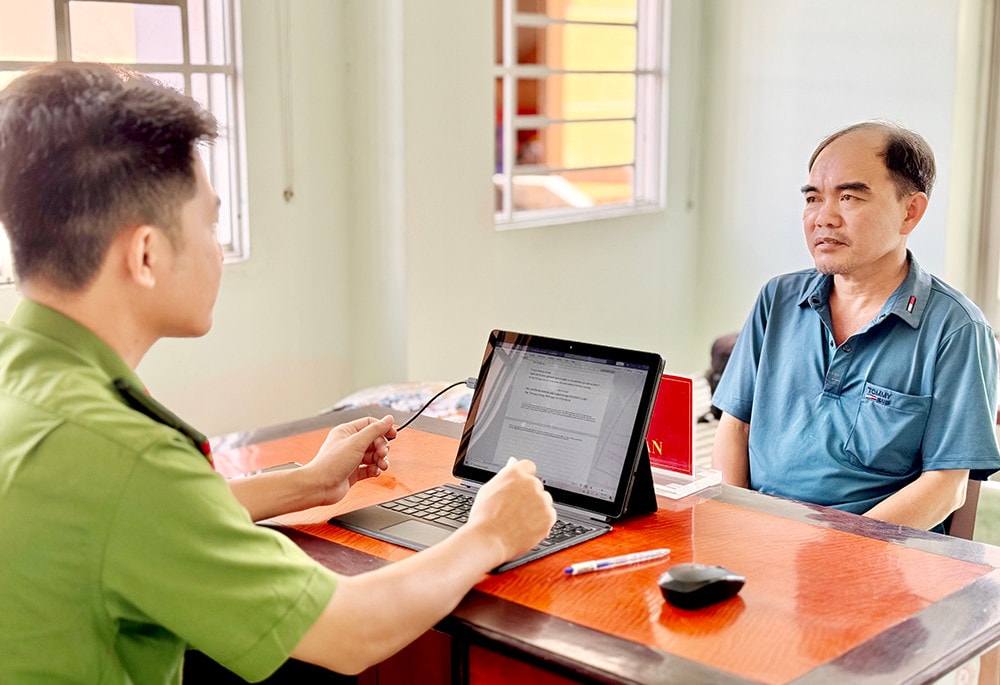 Bắt quả tang đối tượng vận chuyển trái phép tiền tệ qua biên giới