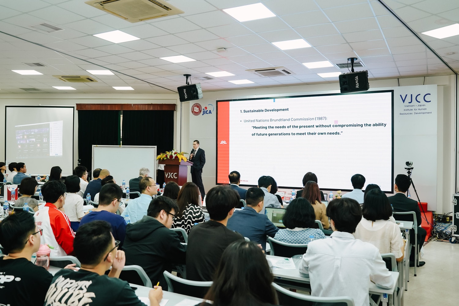 Trường ĐH Ngoại thương tổ chức Hội thảo quốc tế về chủ đề phát triển bền vững trong bối cảnh mới -0