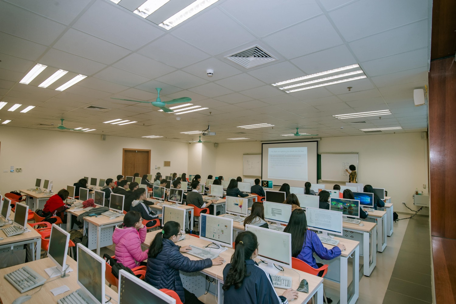 Trường Công nghệ - Trường Đại học Kinh tế Quốc dân thu hút nguồn nhân lực công nghệ thông tin chất lượng cao -0