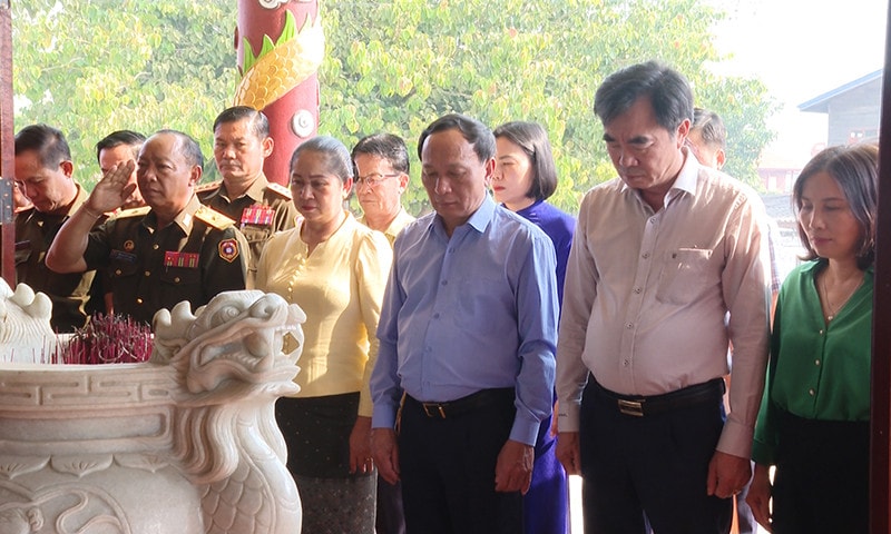 Hội đàm trao đổi kinh nghiệm giữa HĐND tỉnh Quảng Bình và tỉnh Khăm Muồn (Lào) -0