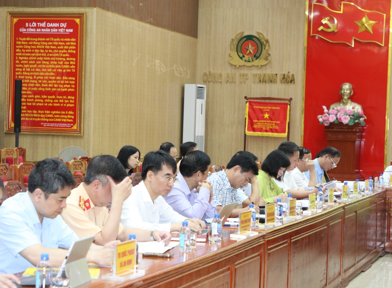 Thành viên Đoàn giám sát tham dự cuộc làm việc Đoàn giám sát của Ủy ban Thường vụ Quốc hội làm việc với công an TP. Thanh Hóa -0