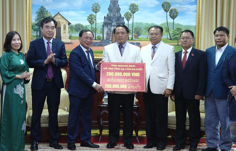 Hội đàm trao đổi kinh nghiệm giữa HĐND tỉnh Quảng Bình và tỉnh Khăm Muồn (Lào) -0