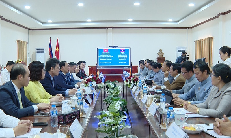 Hội đàm trao đổi kinh nghiệm giữa HĐND tỉnh Quảng Bình và tỉnh Khăm Muồn (Lào) -0