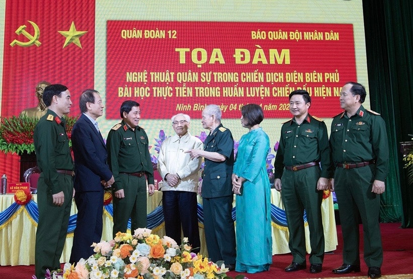 Tọa đàm “Nghệ thuật quân sự trong Chiến dịch Điện Biên Phủ - Bài học thực tiễn trong huấn luyện chiến đấu hiện nay” sáng 4.4. Nguồn: qdnd.vn