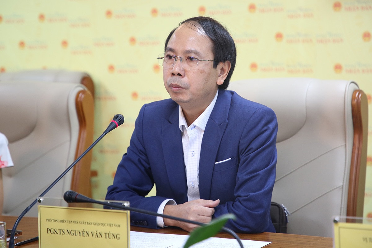 MC: Thưa PGS.TS Nguyễn Văn Tùng, đối với Nhà xuất bản Giáo dục Việt Nam, giá SGK năm học 2024 - 2025 có gì thay đổi không? 