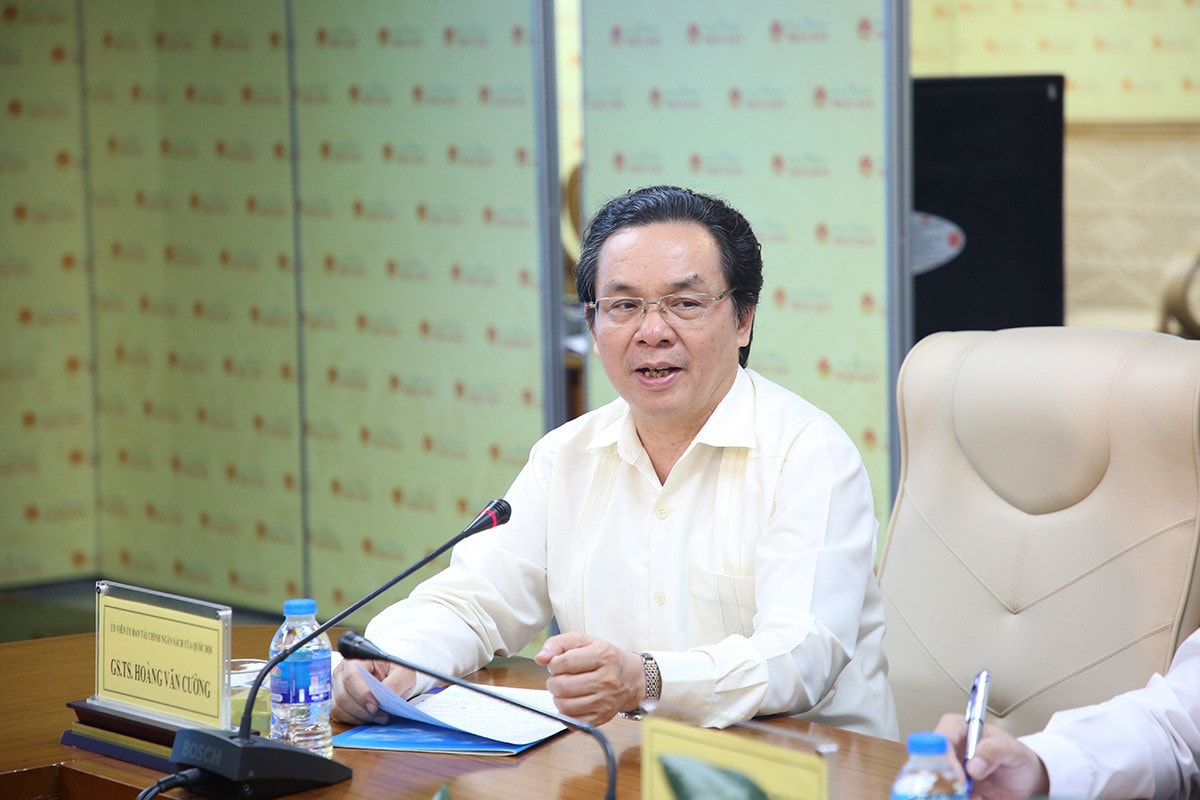 MC: Trong Nghị quyết 32 của Chính phủ vừa ban hành đã nhấn mạnh về phương pháp định giá SGK, bảo đảm kiểm soát chặt chẽ chi phí xuất bản, phát hành để giảm giá SGK. Thưa GS.TS Hoàng Văn Cường, Ủy viên Ủy ban Tài chính - Ngân sách, để định giá SGK thì phải triển khai những công việc gì?