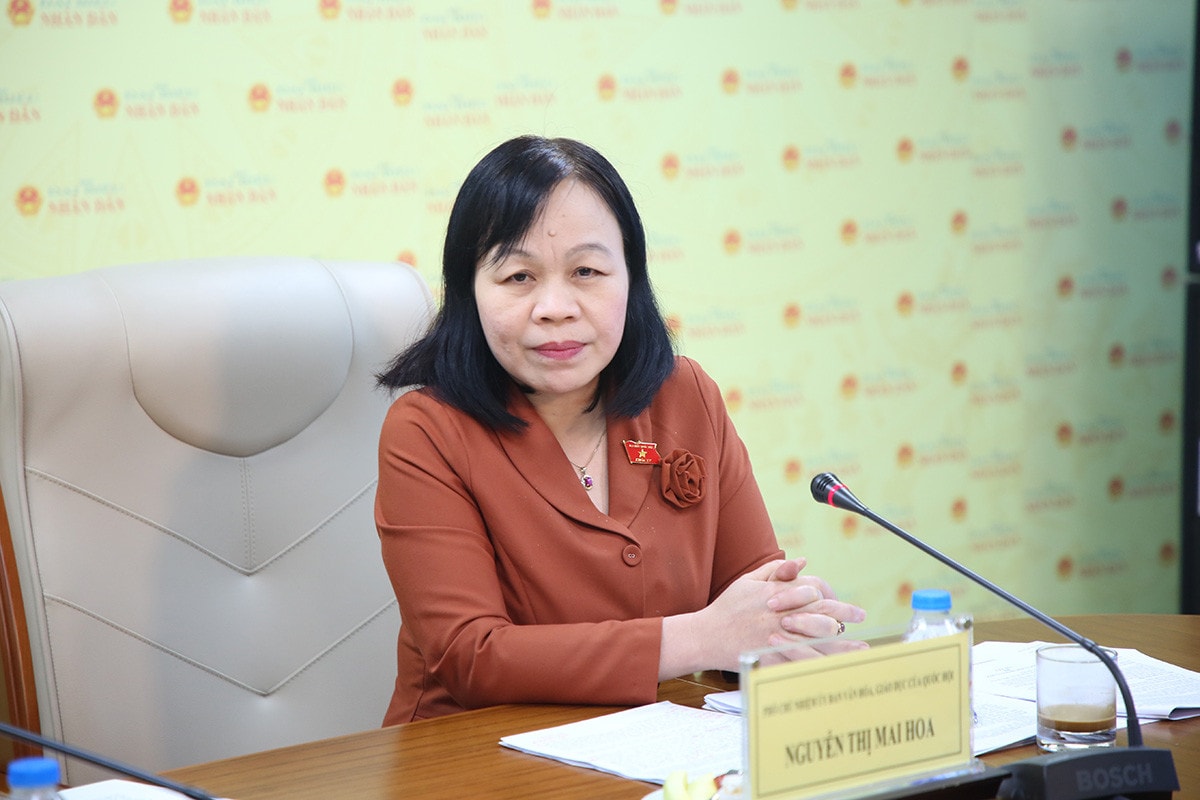 MC: Thưa bà Nguyễn Thị Mai Hoa, vừa qua, Chính phủ đã ban hành Nghị quyết 32/NQ-CP ban hành kế hoạch thực hiện nghị quyết số 686/NQ-UBTVQH15 ngày 18.9.2023 của Ủy ban Thường vụ Quốc hội giám sát chuyên đề về việc thực hiện nghị quyết số 88/2014/QH13 và nghị quyết số 51/2017/QH14 của Quốc hội về đổi mới chương trình, sách giáo khoa giáo dục phổ thông. Bà nhận định thế nào về kế hoạch mà Chính phủ đưa ra? Các vấn đề đưa ra đã đúng trọng tâm như trong Nghị quyết của Quốc hội chưa?