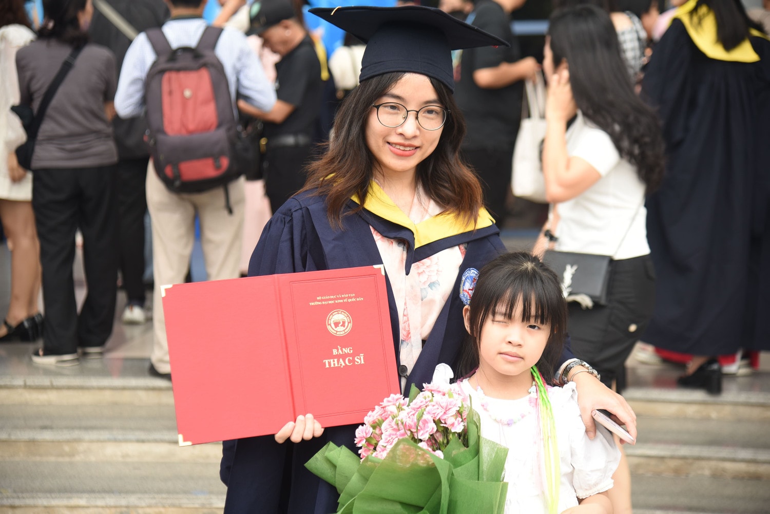 Trường Đại học Kinh tế Quốc dân trao bằng thạc sĩ cho gần 1.100 học viên ảnh 10 Trường Đại học Kinh tế Quốc dân trao bằng cho hơn 1.000 tân thạc sĩ -0