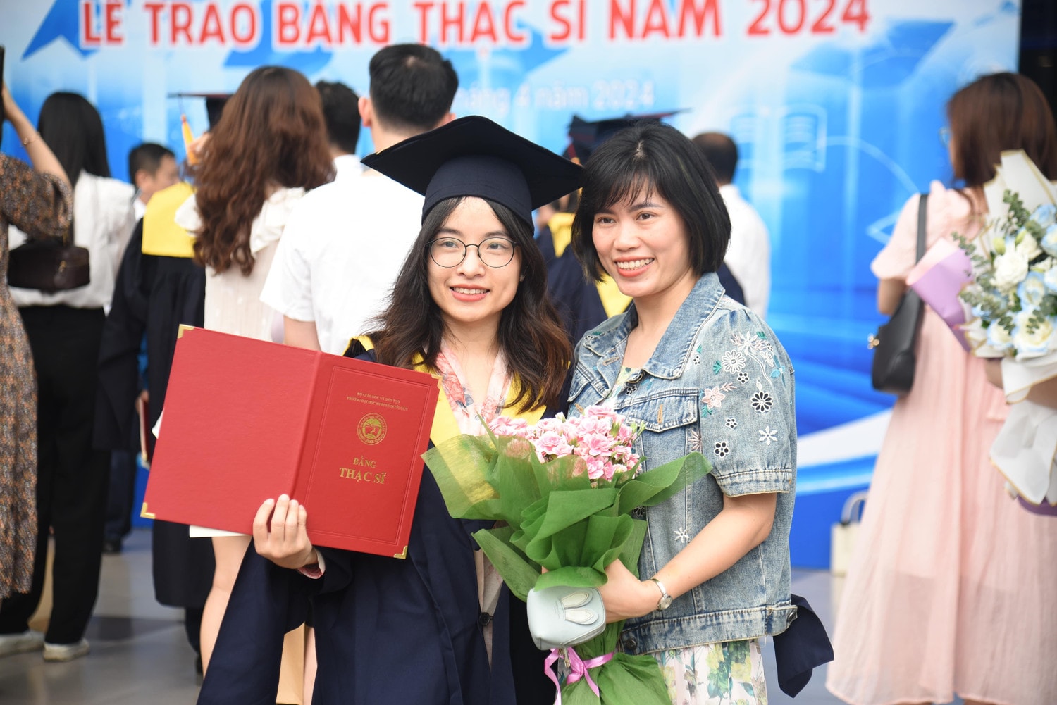 Trường Đại học Kinh tế Quốc dân trao bằng thạc sĩ cho gần 1.100 học viên ảnh 12 Trường Đại học Kinh tế Quốc dân trao bằng cho hơn 1.000 tân thạc sĩ -0