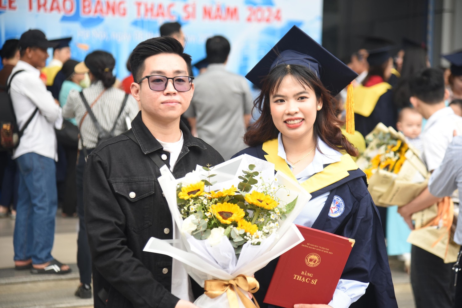 Trường Đại học Kinh tế Quốc dân trao bằng thạc sĩ cho gần 1.100 học viên ảnh 9 Trường Đại học Kinh tế Quốc dân trao bằng cho hơn 1.000 tân thạc sĩ -0