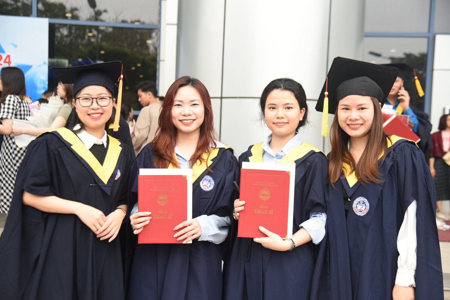 Trường Đại học Kinh tế Quốc dân trao bằng thạc sĩ cho gần 1.100 học viên ảnh 8 Trường Đại học Kinh tế Quốc dân trao bằng cho hơn 1.000 tân thạc sĩ -0