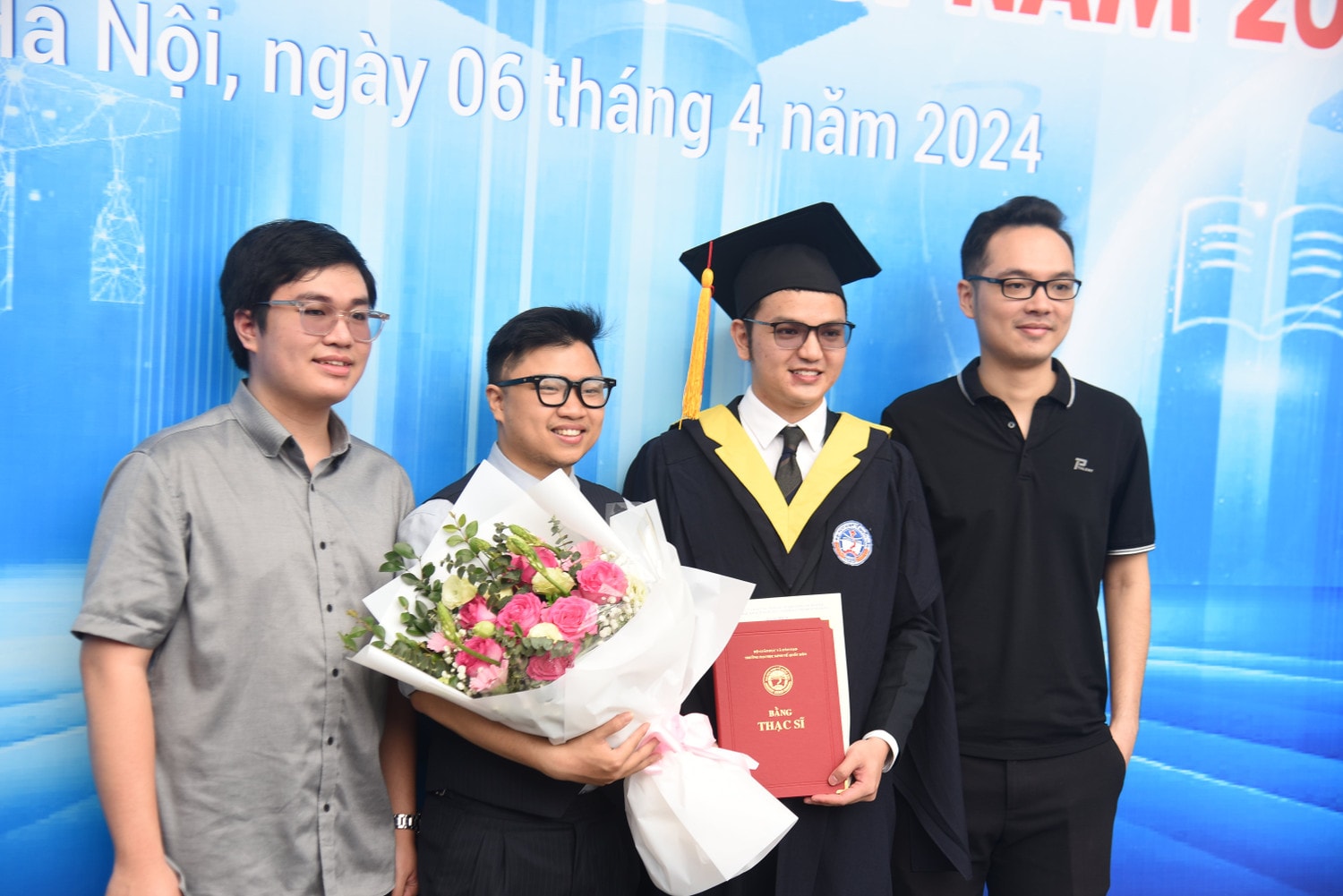 Trường Đại học Kinh tế Quốc dân trao bằng thạc sĩ cho gần 1.100 học viên ảnh 11 Trường Đại học Kinh tế Quốc dân trao bằng cho hơn 1.000 tân thạc sĩ -0