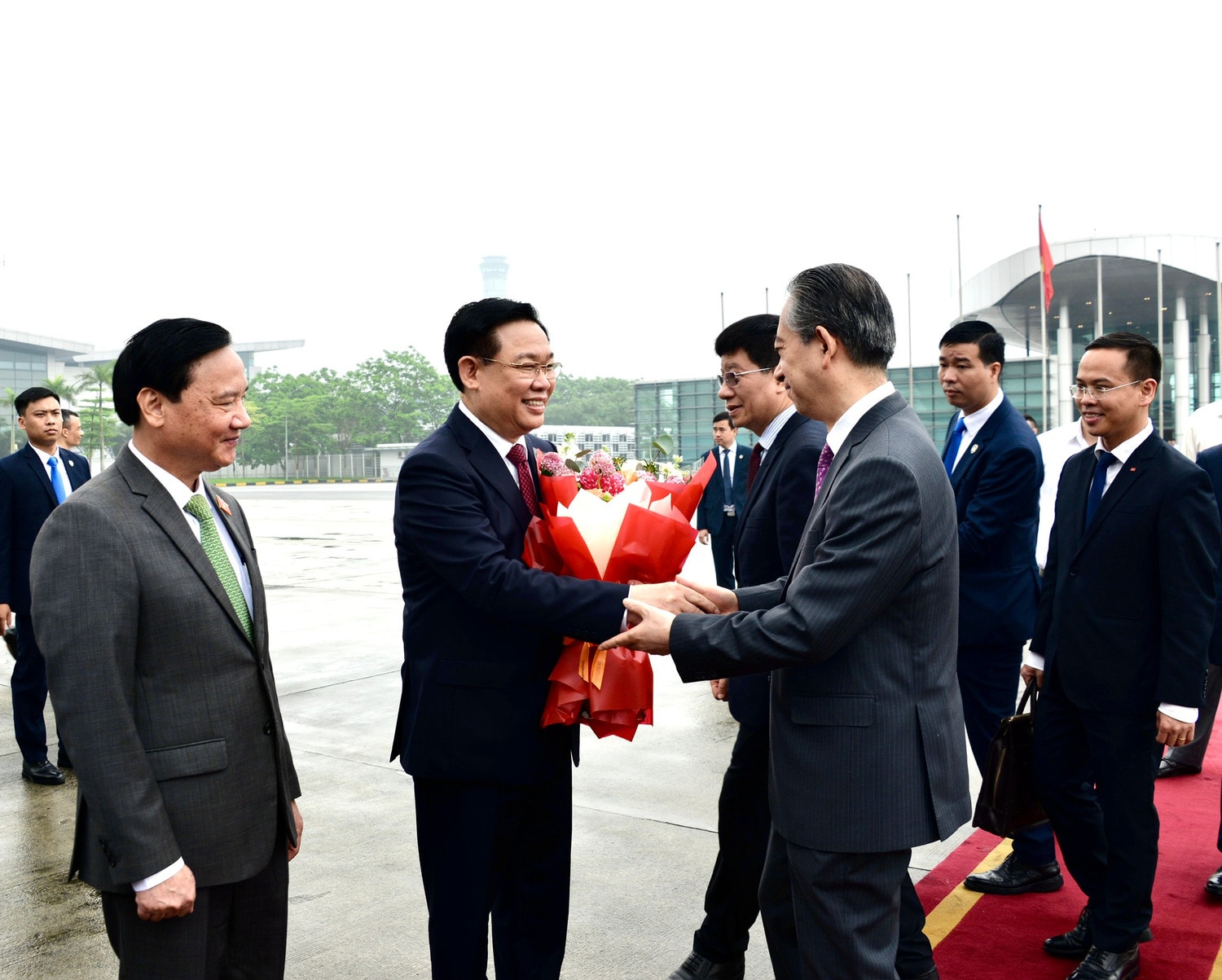Chinese ambasador to Vietnam Hung Ba Chinese Ambassador to Vietnam Hung Ba saw off NA Chairman Vuong Dinh Hue at the airport. Photo: Nhan Sang NA Chairman leaves Hanoi for China official visit -0