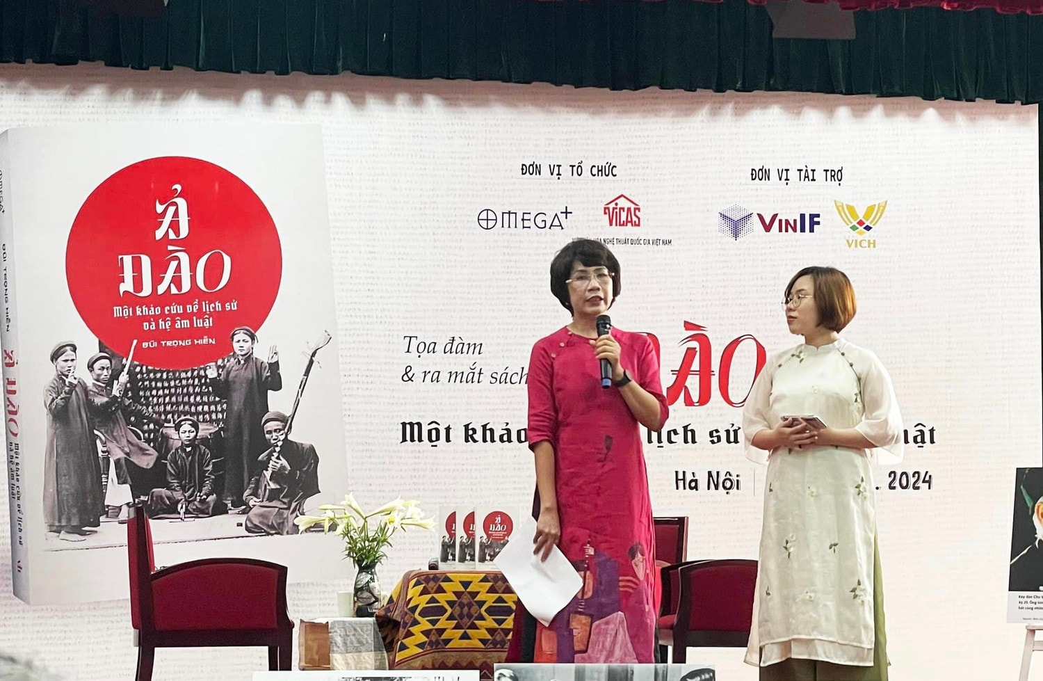Ra mắt sách 