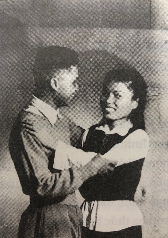 Ra mắt cuốn sách 