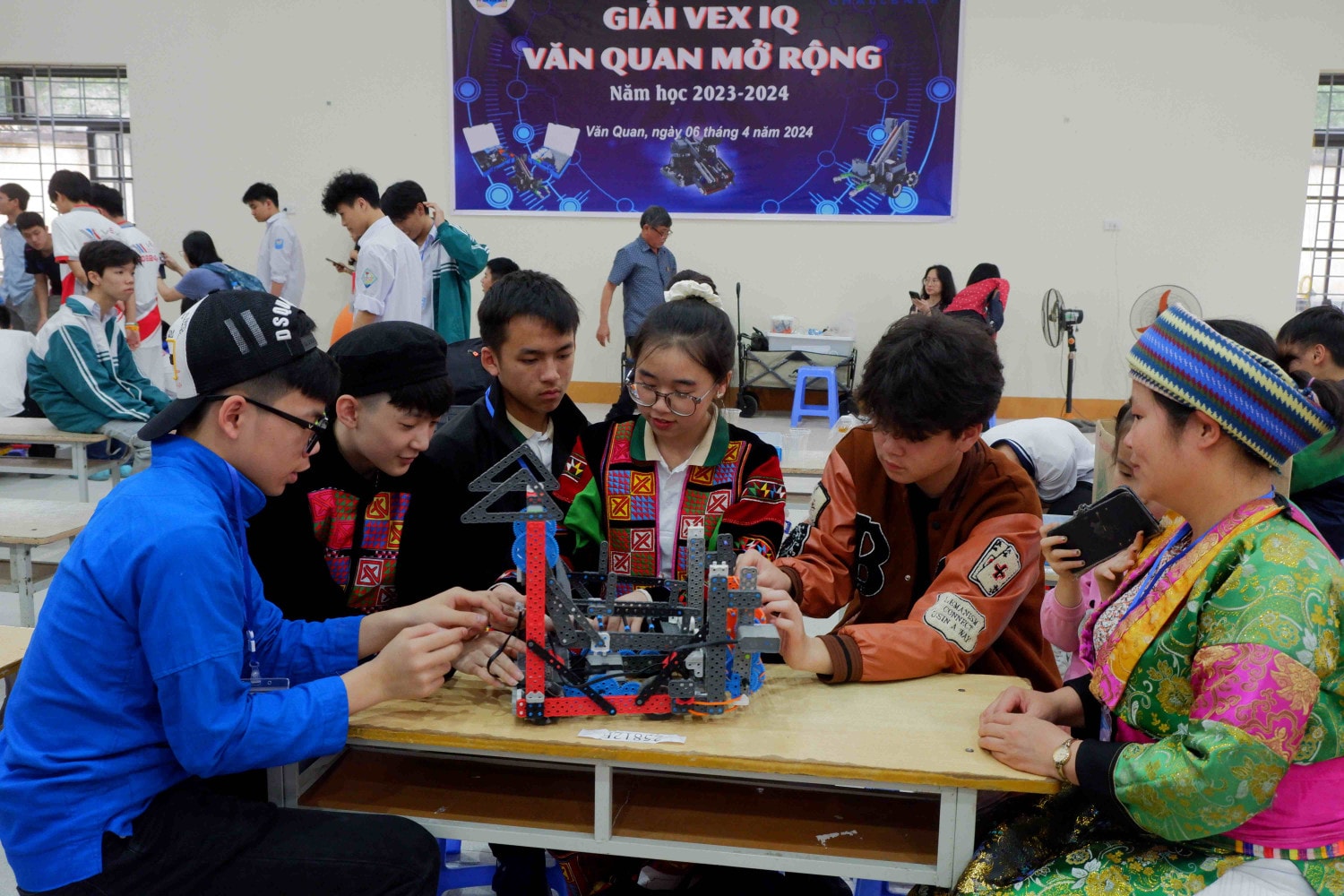 29 đội robot VEX IQ tham gia Ngày hội STEM huyện Văn Quan 2024 -5