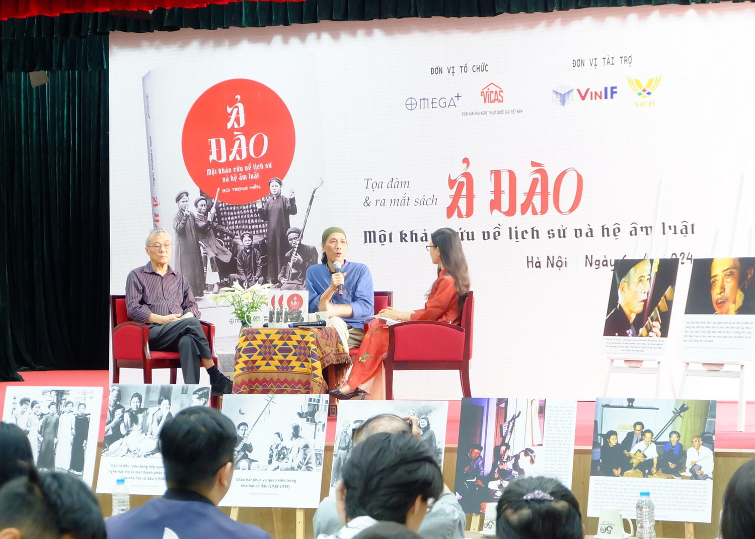 Ra mắt sách 