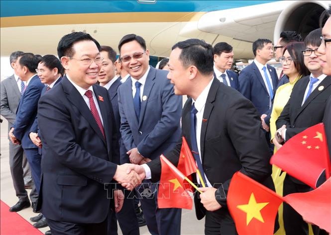 Chủ tịch Quốc hội Vương Đình Huệ đến Thủ đô Bắc Kinh, bắt đầu chuyến thăm chính thức Cộng hòa Nhân dân Trung Hoa -0